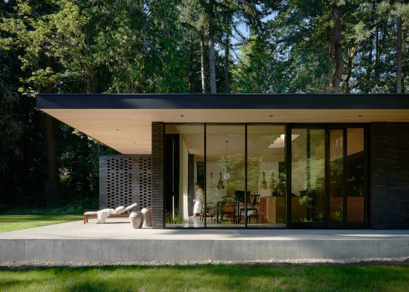 the-rambler-house-goc-washington-forest-architecture-usa_dezeen_1.jpg