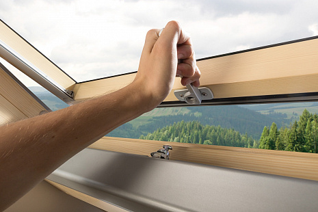 Объект из Среднеповоротные деревянные Fakro FTP-V U3 WI-FI