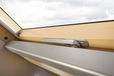 Объект из Среднеповоротные деревянные Fakro FTP-V U3 WI-FI